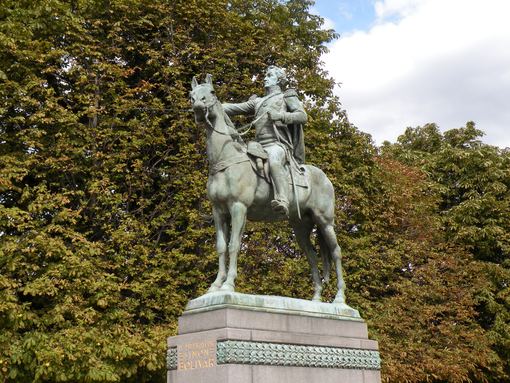  Statue équestre de Simon Bolivar